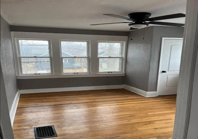 Photo 4 of House for sale at 4105 Oak St, Kansas City, MO 64111 | MLS# 2634112 | Listing updated on 2026-09-15