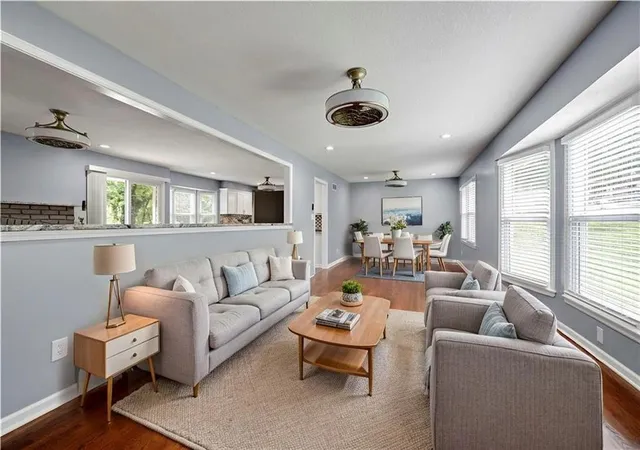 Photo 3 of Single family home for sale at 404 Nw Briarcliff Rd, Kansas City, MO 64116 | MLS# 2634186 | Listing updated on 2026-09-14