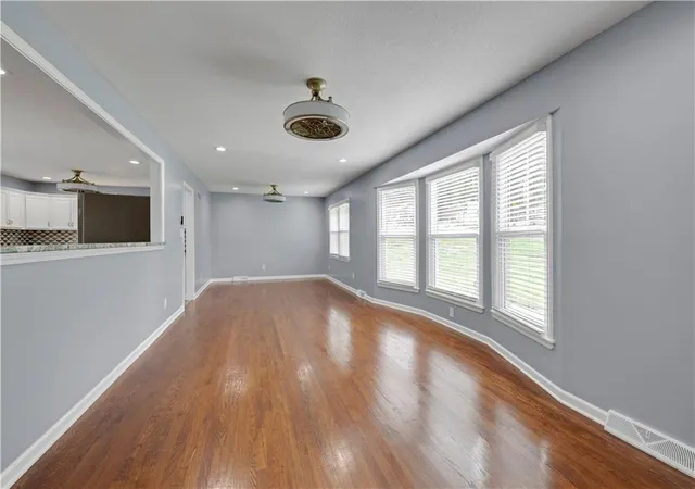 Photo 3 of Single family home for sale at 404 NW Briarcliff Rd, Kansas City, MO 64116 | MLS# 2634186 | Listing updated on 2026-10-20