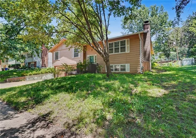 Photo 3 of Sale Pending at 2920 Yellowstone Dr, Lawrence, KS 66047 | MLS# 2634200 | Listing updated on 2026-09-12