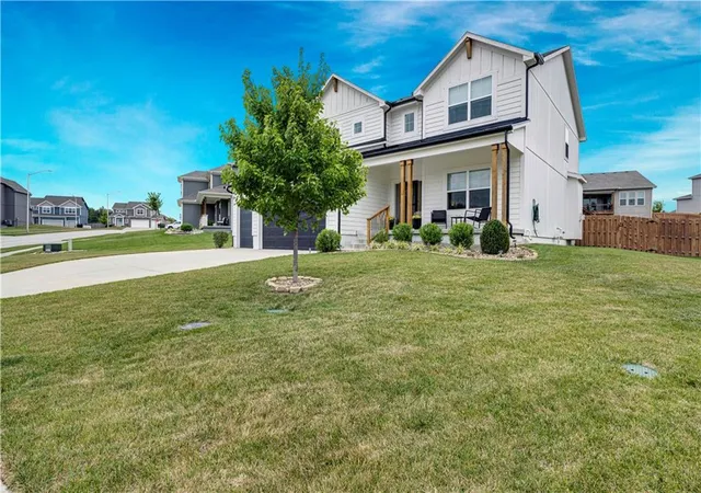 Photo 3 of Single family home for sale at 6613 Nw 106th Street, Kansas City, MO 64154 | MLS# 2634214 | Listing updated on 2026-09-12