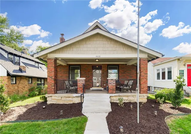 Single family home for sale at 4428 Summit St, Kansas City, MO 64111 | MLS# 2634297