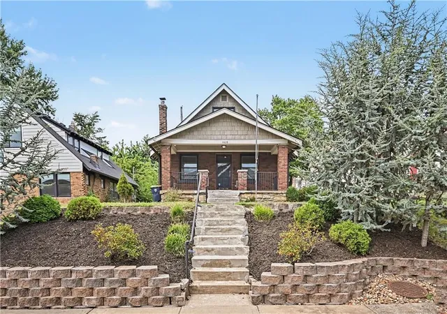 Photo 2 of Single family home for sale at 4428 Summit St, Kansas City, MO 64111 | MLS# 2634297 | Listing updated on 2026-09-14