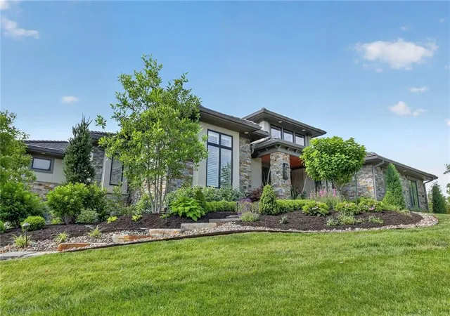 Photo 4 of Single family home for sale at 8085 Green Glades Ct, None/county, MO 64152 | MLS# 2634390 | Listing updated on 2026-10-01