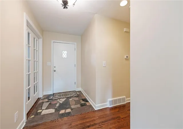 Photo 3 of Sale Pending at 8024 Cherokee Ln, Leawood, KS 66206 | MLS# 2634392 | Listing updated on 2026-10-19