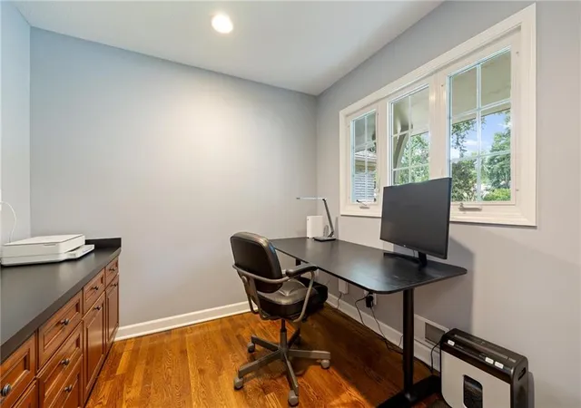 Photo 4 of Sale Pending at 8024 Cherokee Ln, Leawood, KS 66206 | MLS# 2634392 | Listing updated on 2026-10-19