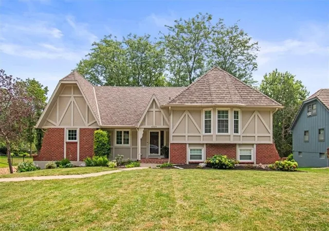 Single family home for sale at 4524 NW Bramble Trl, Lees Summit, MO 64064 | MLS# 2634494
