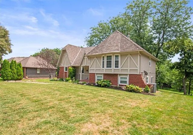 Photo 3 of Single family home for sale at 4524 NW Bramble Trl, Lees Summit, MO 64064 | MLS# 2634494 | Listing updated on 2026-09-12