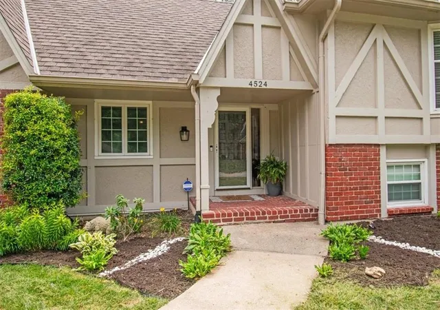Photo 4 of Single family home for sale at 4524 NW Bramble Trl, Lees Summit, MO 64064 | MLS# 2634494 | Listing updated on 2026-09-12