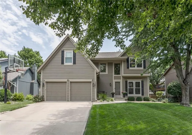 Photo 1 of Sale Pending at 15471 S Wyandotte Dr, Olathe, KS 66062 | MLS# 2634639 | Listing updated on 2026-09-14