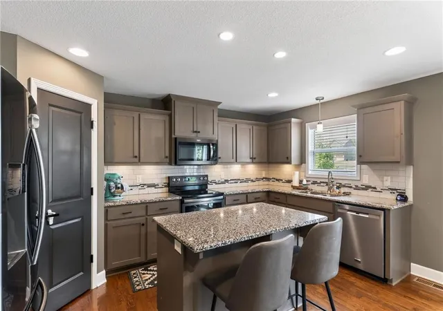 Photo 3 of Single family home for sale at 10006 E 212th Street, Peculiar, MO 64078 | MLS# 2634673 | Listing updated on 2026-09-10