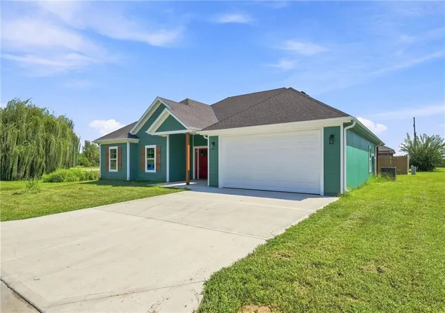 Photo 3 of Single family home for sale at 206 Constitution Ln, Pleasant Hill, MO 64080 | MLS# 2634687 | Listing updated on 2026-09-13