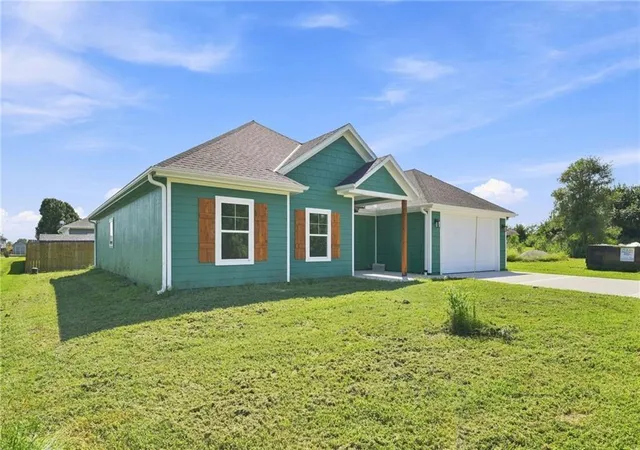 Photo 3 of Single family home for sale at 206 Constitution Ln, Pleasant Hill, MO 64080 | MLS# 2634687 | Listing updated on 2026-09-13