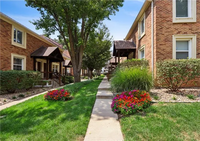 Photo 2 of Condo for sale at 4530 Jefferson St #3A, Kansas City, MO 64111 | MLS# 2634810 | Listing updated on 2026-09-21