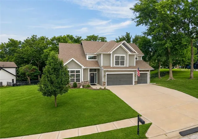 Photo 2 of Single family home for sale at 6388 Nw Sioux Dr, Kansas City, MO 64152 | MLS# 2634811 | Listing updated on 2026-10-04