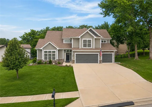Photo 3 of Single family home for sale at 6388 Nw Sioux Dr, Kansas City, MO 64152 | MLS# 2634811 | Listing updated on 2026-10-04