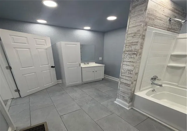 Photo 4 of Single family home for sale at 602 Lincoln St, St Joseph, MO 64501 | MLS# 2634843 | Listing updated on 2026-10-17