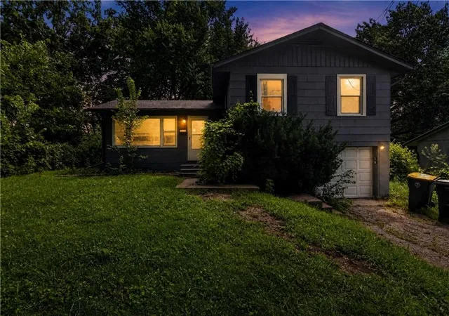 Photo 2 of Single family home for sale at 4131 E Vineyard Rd, Kansas City, MO 64130 | MLS# 2634849 | Listing updated on 2026-09-10