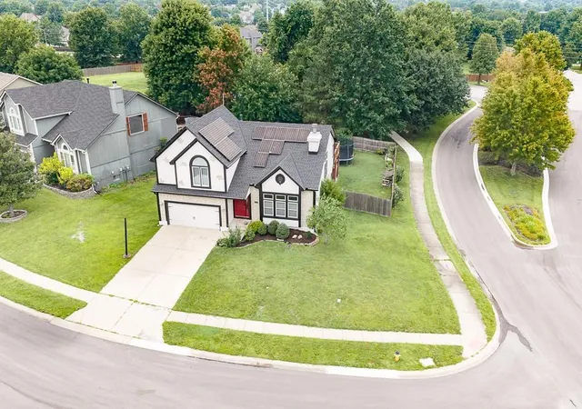 Photo 2 of Sale Pending at 21206 W 55th Terrace, Shawnee, KS 66218 | MLS# 2634929 | Listing updated on 2026-09-29