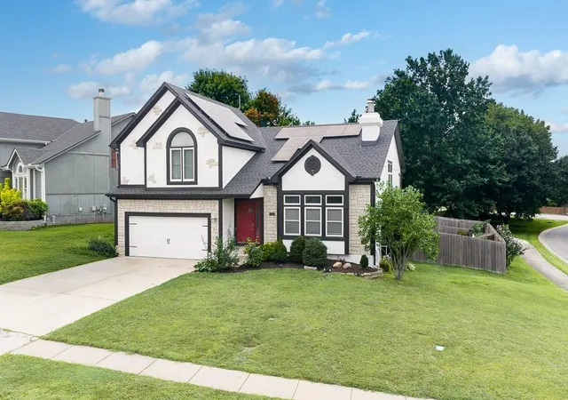 Photo 3 of Sale Pending at 21206 W 55th Terrace, Shawnee, KS 66218 | MLS# 2634929 | Listing updated on 2026-09-29