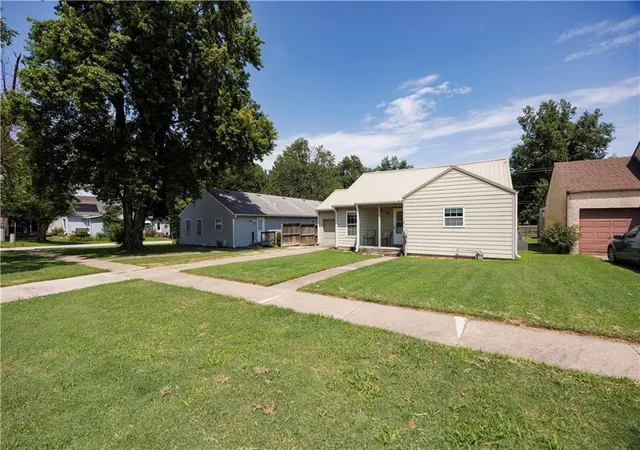 Photo 3 of Single family home for sale at 816 N 8th Street, Neodesha, KS 66757 | MLS# 2634941 | Listing updated on 2026-09-15