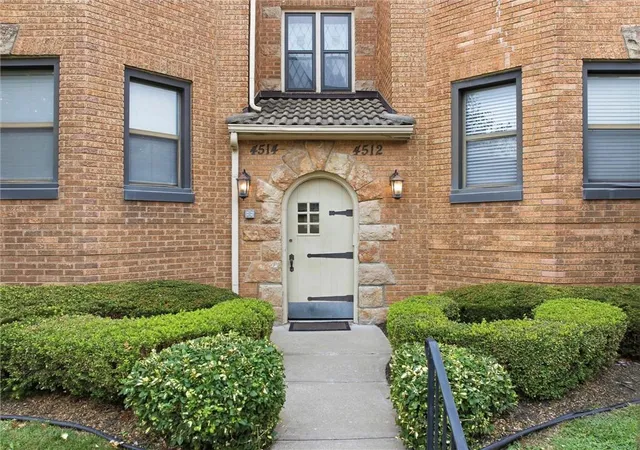 Photo 3 of Condo for sale at 4514 Broadway Blvd #2A, Kansas City, MO 64111 | MLS# 2635077 | Listing updated on 2026-09-30