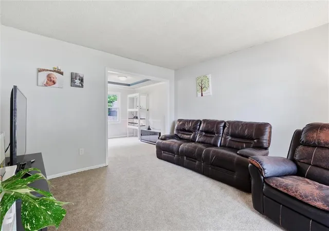 Photo 4 of Sale Pending at 1240 E Sleepy Holw Dr, Olathe, KS 66062 | MLS# 2635079 | Listing updated on 2026-09-10