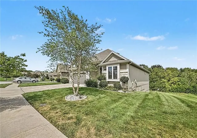 Photo 3 of Single family home for sale at 11031 N Euclid Ave, Kansas City, MO 64155 | MLS# 2635105 | Listing updated on 2026-10-07