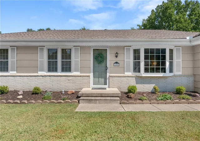 Photo 2 of Sale Pending at 1202 E Willow Dr, Olathe, KS 66061 | MLS# 2635108 | Listing updated on 2026-09-12