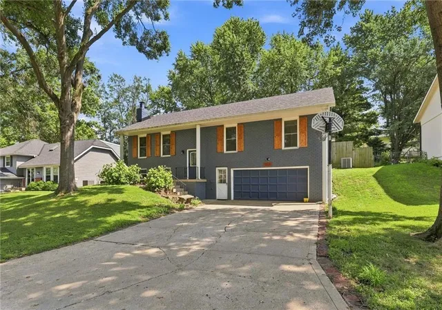 Photo 2 of Single family home for sale at 5519 Nw Verlin Dr, Kansas City, MO 64152 | MLS# 2635201 | Listing updated on 2026-09-15