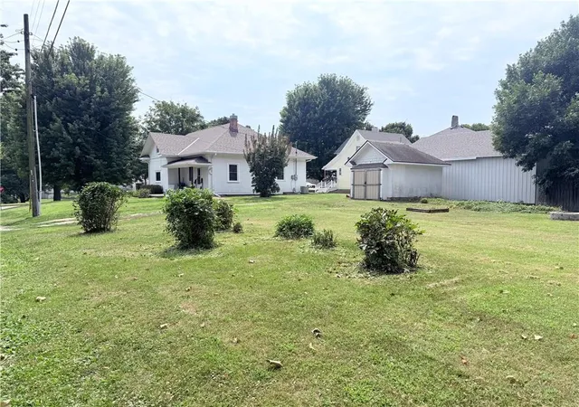 Photo 3 of Single family home for sale at 107 E Main St, Savannah, MO 64485 | MLS# 2635209 | Listing updated on 2026-10-19