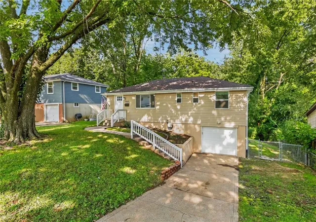 Photo 2 of Single family home for sale at 7007 N Pennsylvania Ave, Kansas City, MO 64118 | MLS# 2635267 | Listing updated on 2026-09-14