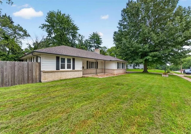 Photo 2 of Single family home for sale at 7726 Everett Ave, Kansas City, KS 66112 | MLS# 2635411 | Listing updated on 2026-09-11