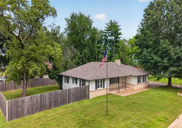 Photo 4 of Single family home for sale at 7726 Everett Ave, Kansas City, KS 66112 | MLS# 2635411 | Listing updated on 2026-09-11