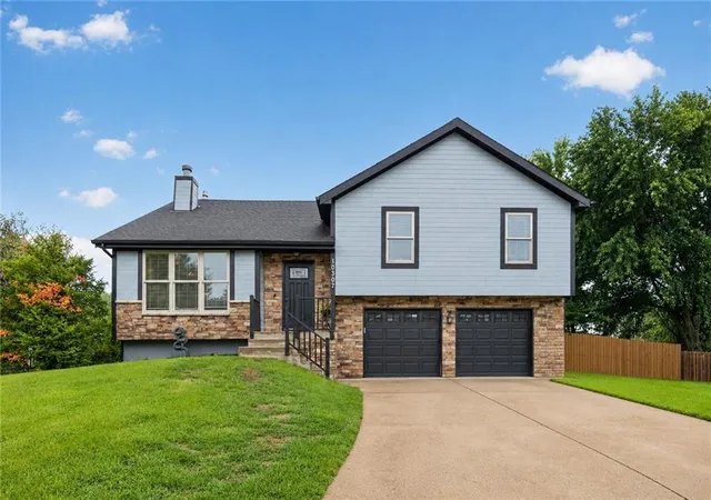 Single family home for sale at 10307 NW 85th Court, Kansas City, MO 64153 | MLS# 2635554