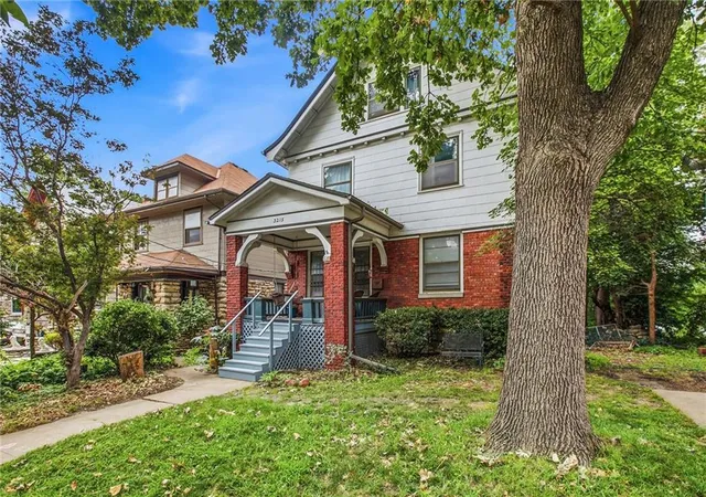 Photo 3 of Single family home for sale at 3215 Central St, Kansas City, MO 64111 | MLS# 2635561 | Listing updated on 2026-09-15
