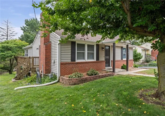 Photo 3 of Single family home for sale at 5507 Cody St, Shawnee, KS 66203 | MLS# 2635565 | Listing updated on 2026-09-29