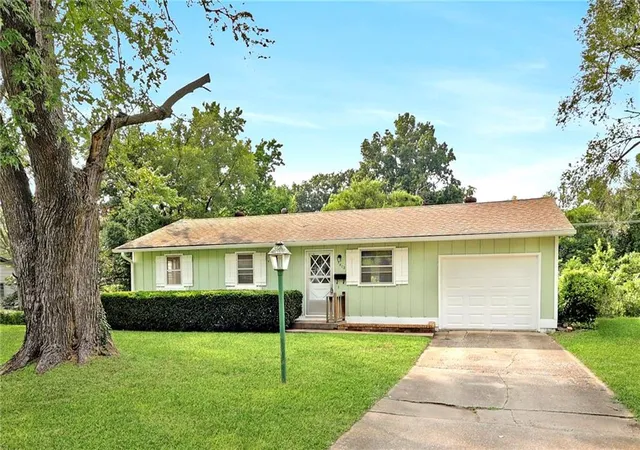 Single family home for sale at 1802 Bird Ter, Harrisonville, MO 64701 | MLS# 2635578