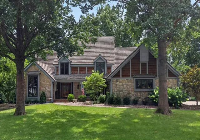 Photo 2 of Sale Pending at 10703 W 124 Street, Overland Park, KS 66213 | MLS# 2635626 | Listing updated on 2026-10-07