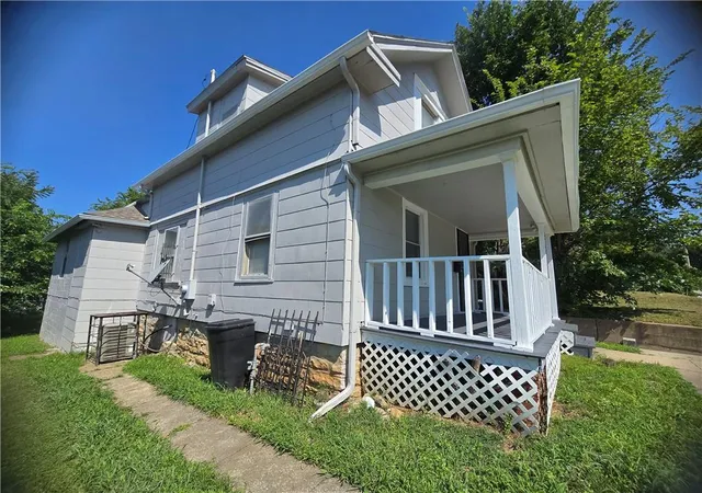 Photo 2 of Single family home for sale at 3738 Brooklyn Ave, Kansas City, MO 64109 | MLS# 2635628 | Listing updated on 2026-09-14
