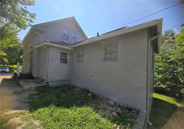 Photo 3 of Single family home for sale at 3738 Brooklyn Ave, Kansas City, MO 64109 | MLS# 2635628 | Listing updated on 2026-09-14