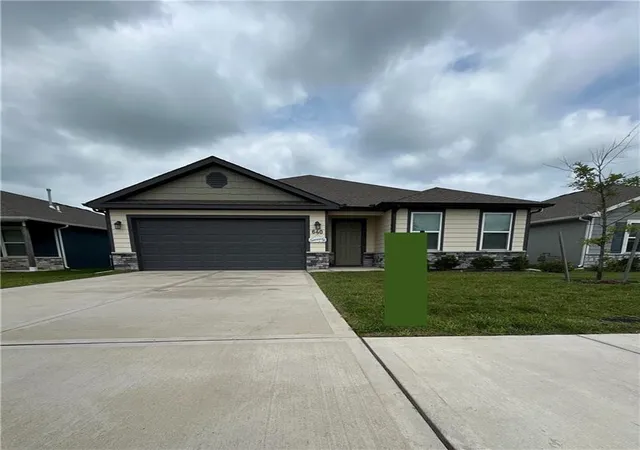 Photo 1 of Single family home for sale at 640 Lanesfield St, Gardner, KS 66030 | MLS# 2635641 | Listing updated on 2026-10-09