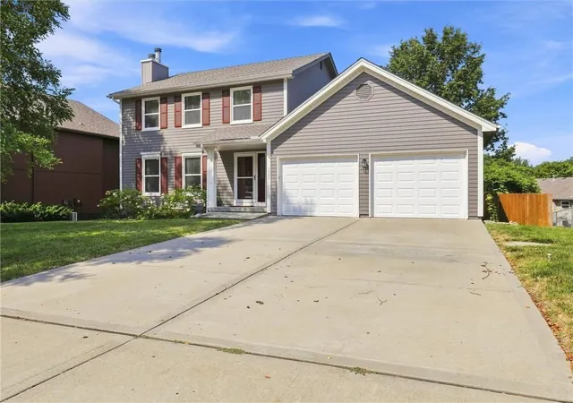 Photo 2 of Single family home for sale at 7332 N Eastern Ave, Kansas City, MO 64119 | MLS# 2635652 | Listing updated on 2026-09-12