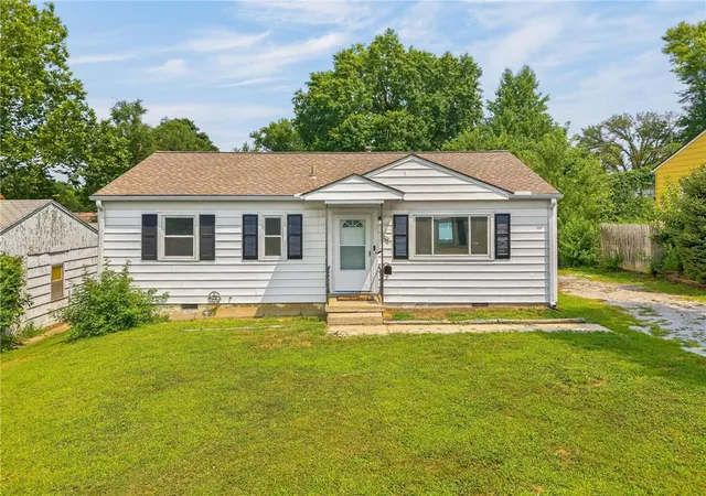 Photo 1 of Single family home for sale at 2412 Ne 59th Terrace, Kansas City, MO 64118 | MLS# 2635677 | Listing updated on 2026-10-08