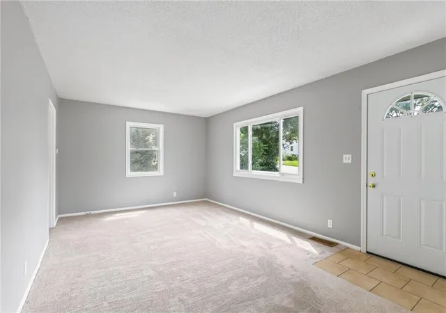 Photo 2 of Single family home for sale at 2412 Ne 59th Terrace, Kansas City, MO 64118 | MLS# 2635677 | Listing updated on 2026-10-08