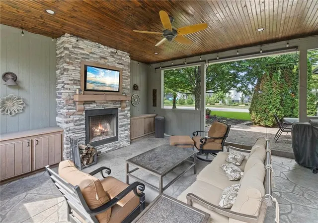 Photo 3 of Sale Pending at 21719 W 99th Terrace, Lenexa, KS 66220 | MLS# 2635678 | Listing updated on 2026-10-08