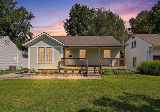 Photo 3 of Single family home for sale at 610 W 86th Terrace, Kansas City, MO 64114 | MLS# 2635686 | Listing updated on 2026-09-14