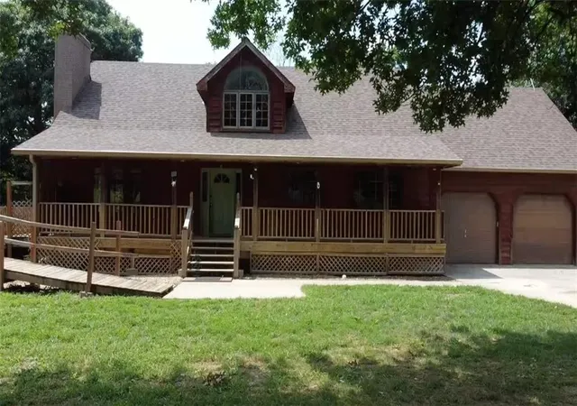 Single family home for sale at 7935 Kiowa Rd, Oskaloosa, KS 66066 | MLS# 2635699