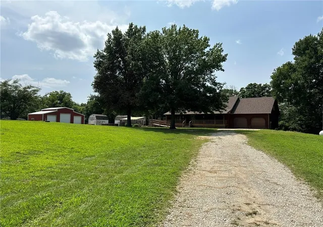 Photo 3 of Single family home for sale at 7935 Kiowa Rd, Oskaloosa, KS 66066 | MLS# 2635699 | Listing updated on 2026-09-11