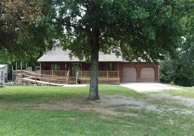 Photo 4 of Single family home for sale at 7935 Kiowa Rd, Oskaloosa, KS 66066 | MLS# 2635699 | Listing updated on 2026-09-11